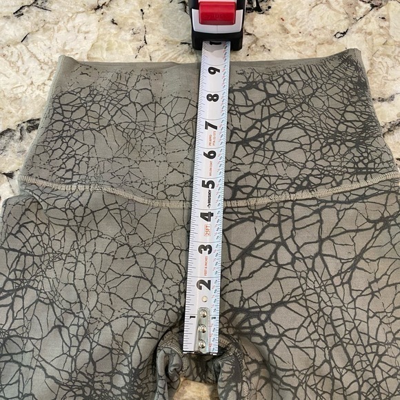 Lululemon Wunder Train High-Rise Short 8" Thread Dye Rover Black - Picture 7 of 9